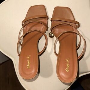 Qupid strap heels, beautiful caramel color. Size 7. Never been used. 🤎🤎🤎